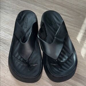 CROCS WOMEN’s Classic Black Flip-Flops